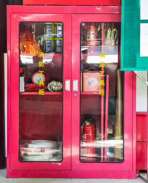 守護安全防線 施工現(xiàn)場消防器材柜的建筑攝影藝術與實用素材